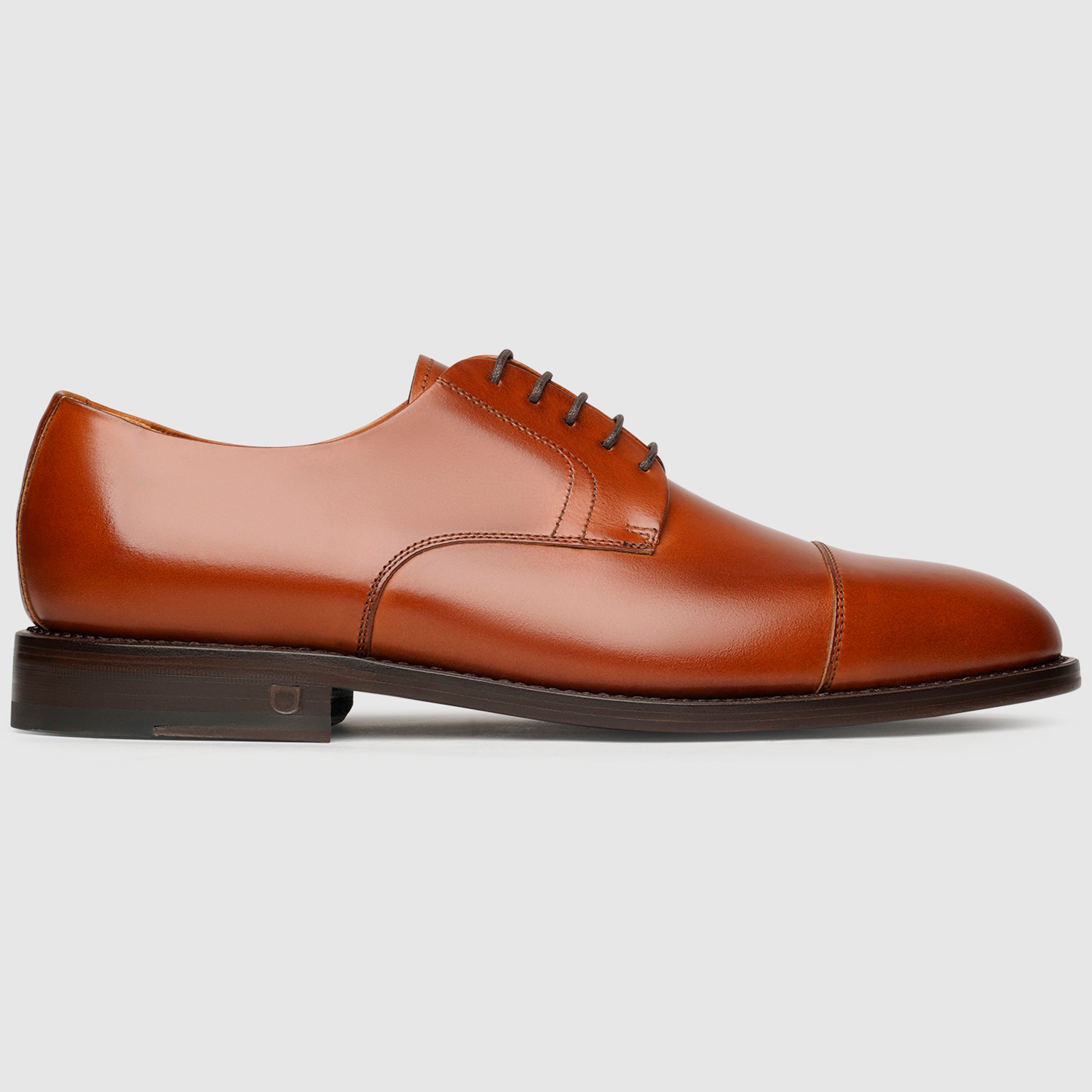 Henry Stevens Herren Winston CD - Cognac
Henry Stevens is a man who has a product called "Herren Winston CD" in the color "Cognac".