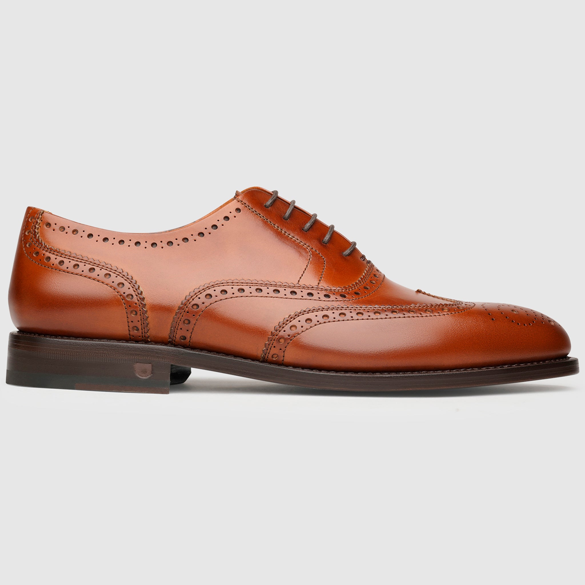 Henry Stevens is the name of a person. He is a member of the Herren Winston FBO group. He is associated with the color cognac.