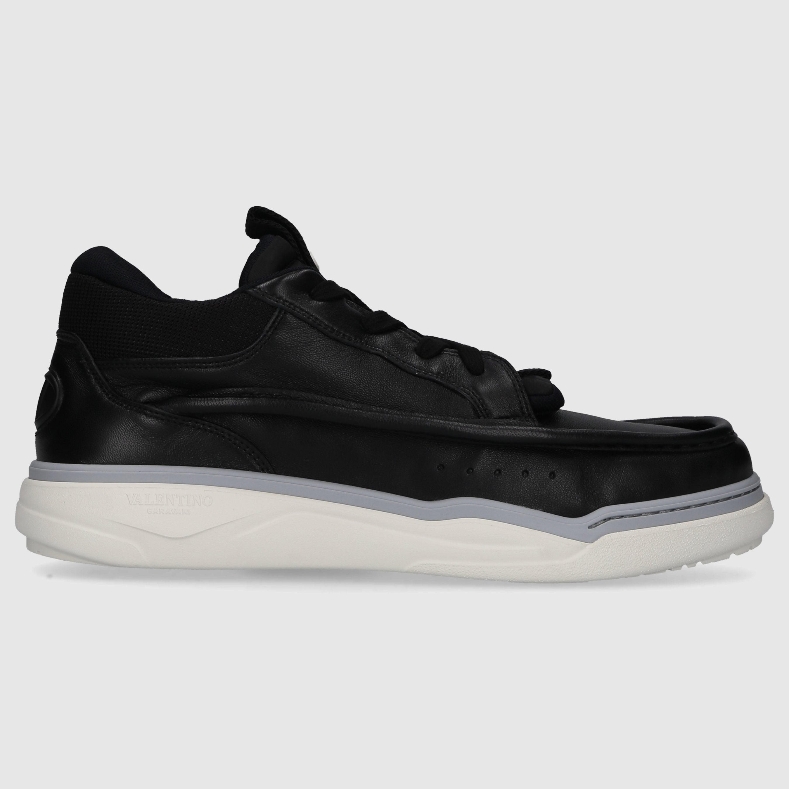 Valentino Garavani men's low-top sneakers 5Y2S0I14 made of black calf leather.