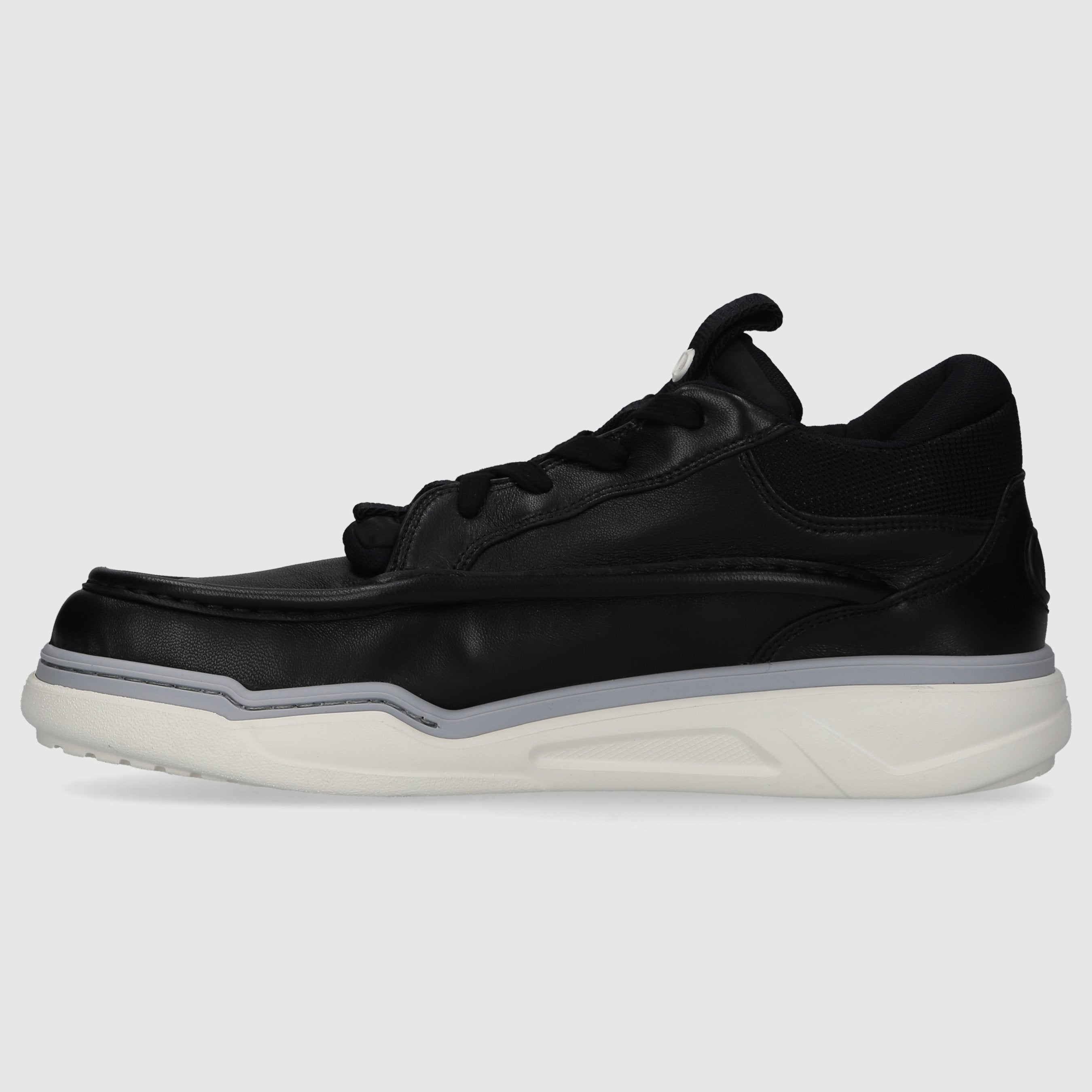 Valentino Garavani men's low-top sneakers 5Y2S0I14 made of black calf leather.