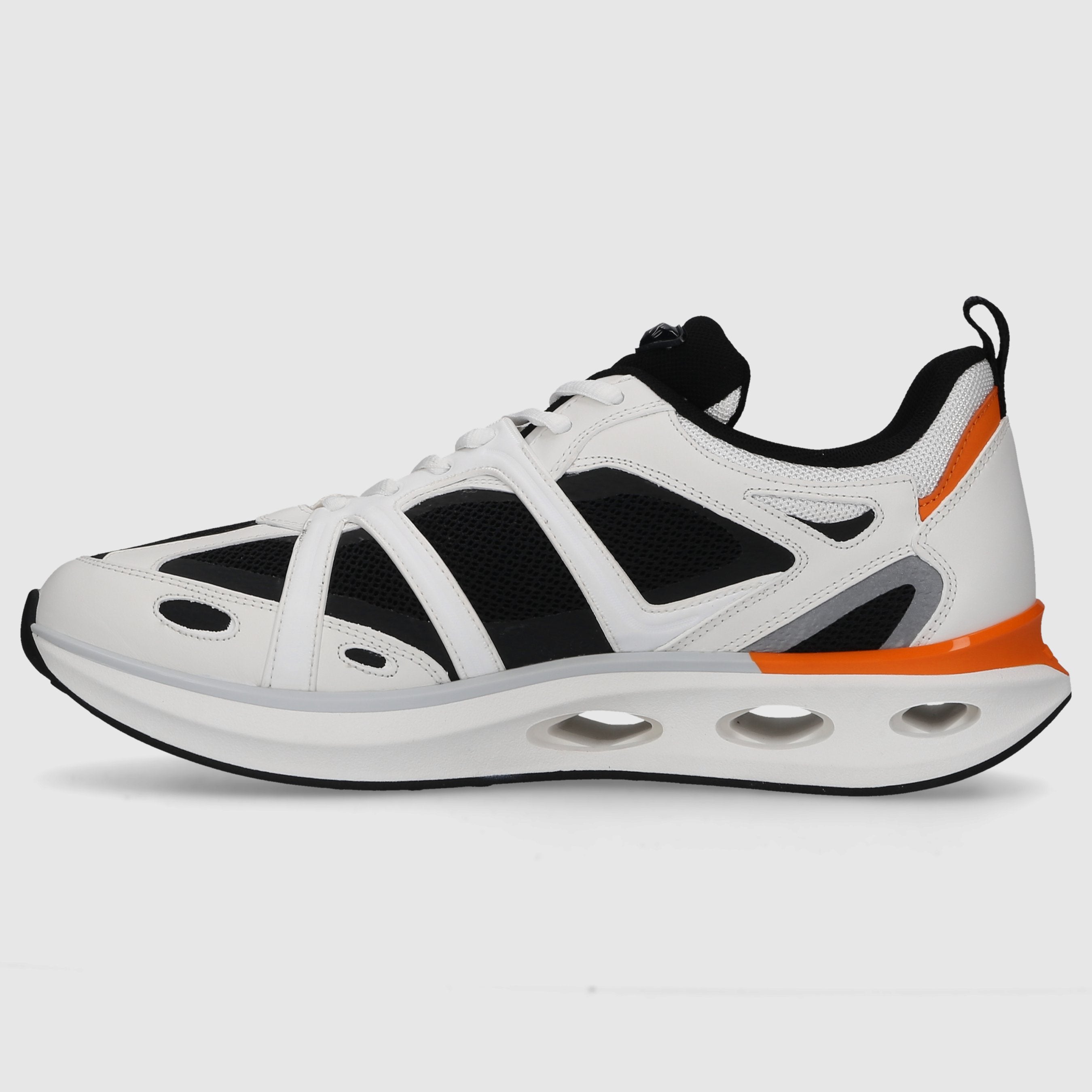 Valentino Garavani men's low-top sneakers 5Y2S0I25 made of calfskin and mesh in white combination.