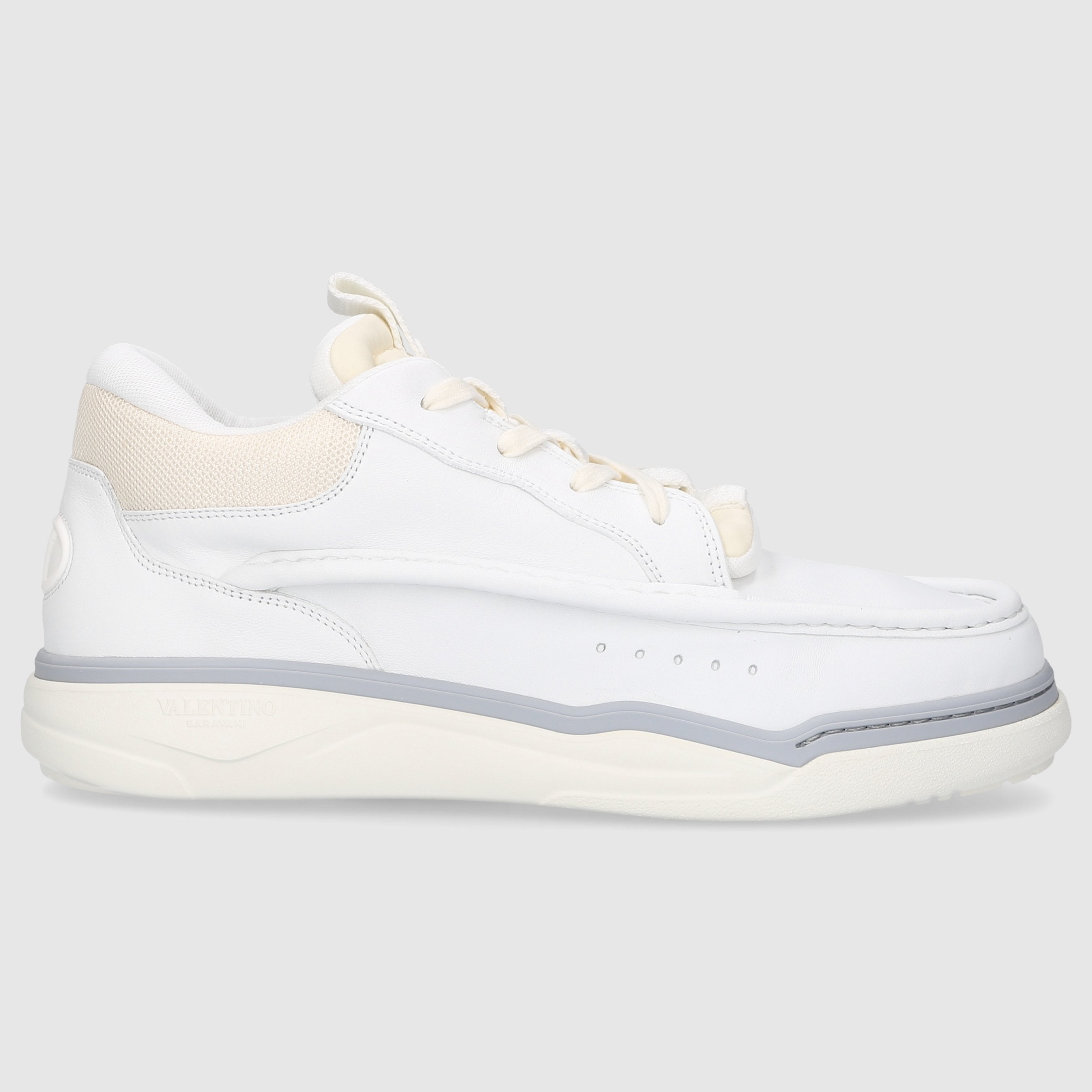 Valentino Garavani men's low-top sneakers 5Y0S0I14 made of white calf leather.