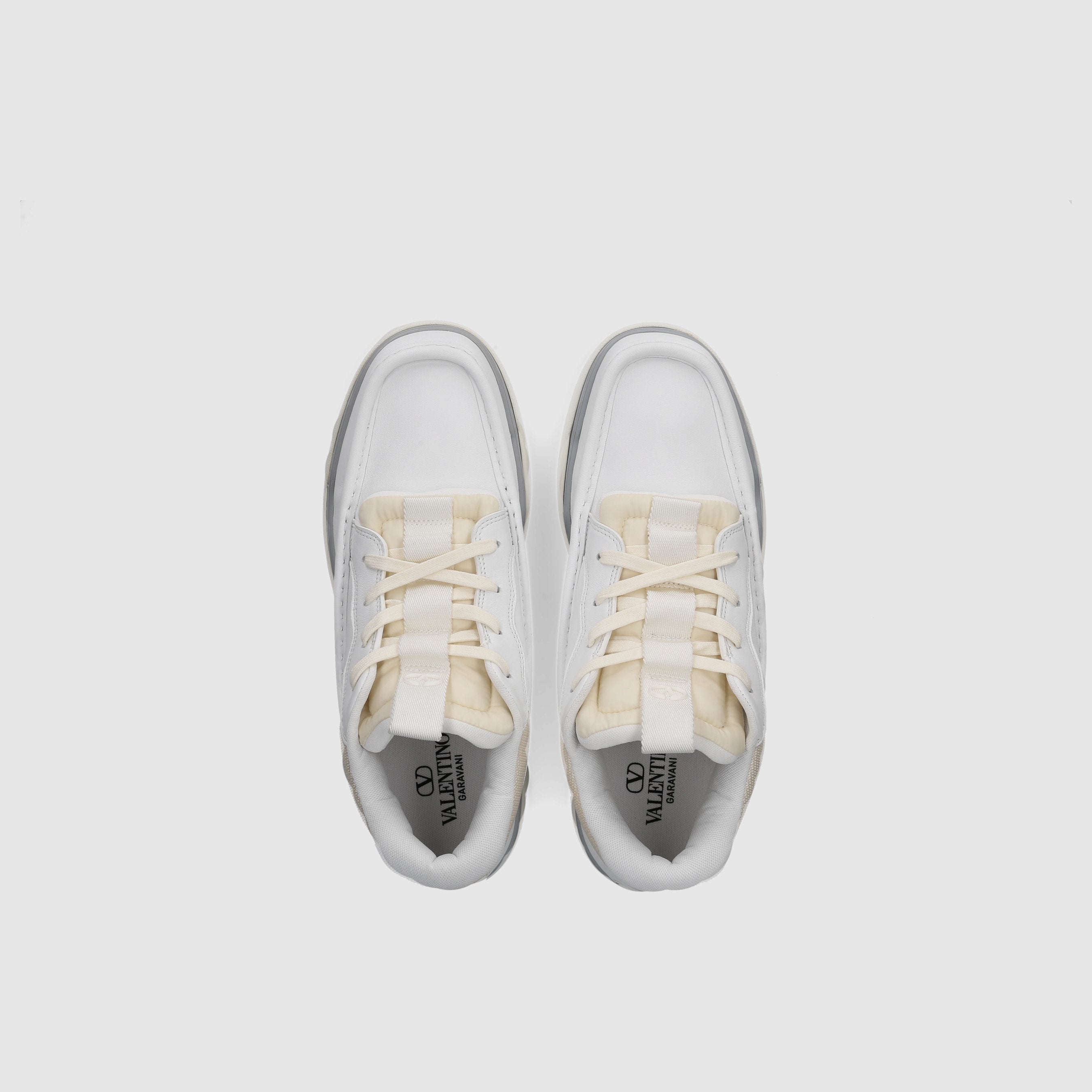 Valentino Garavani men's low-top sneakers 5Y0S0I14 made of white calf leather.