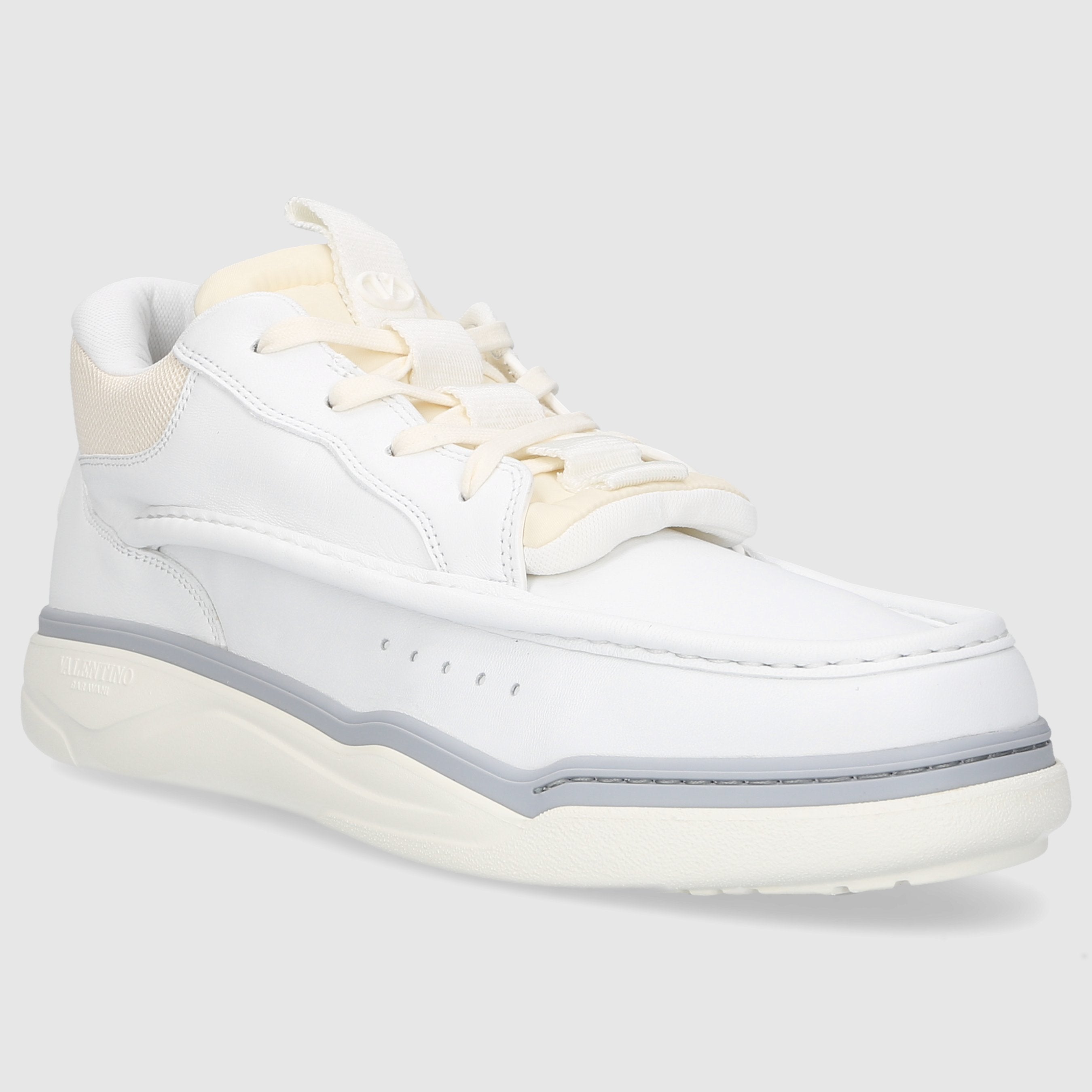 Valentino Garavani men's low-top sneakers 5Y0S0I14 made of white calf leather.