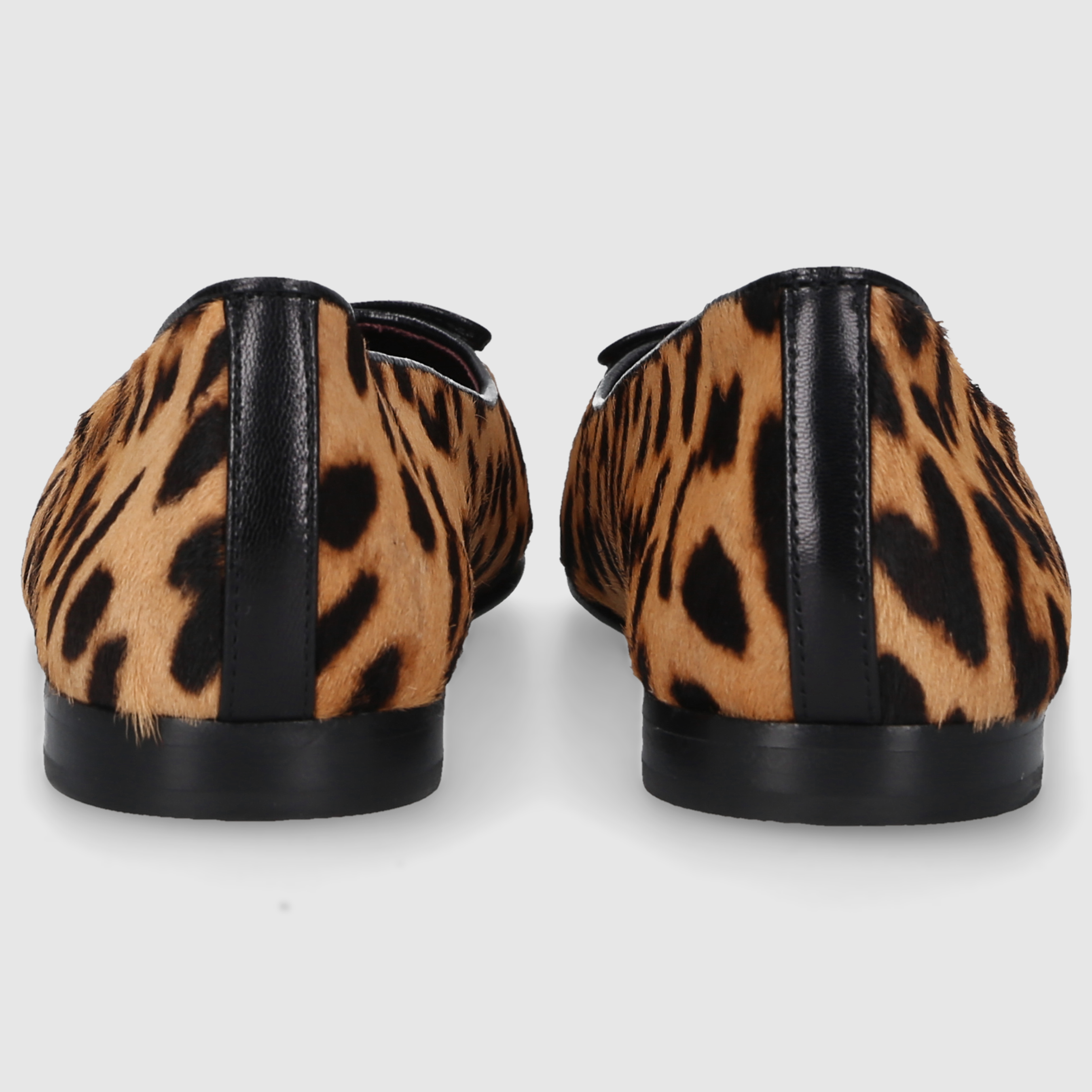 Tory Burch women's ballerinas 154509 made of calfskin with leopard print.