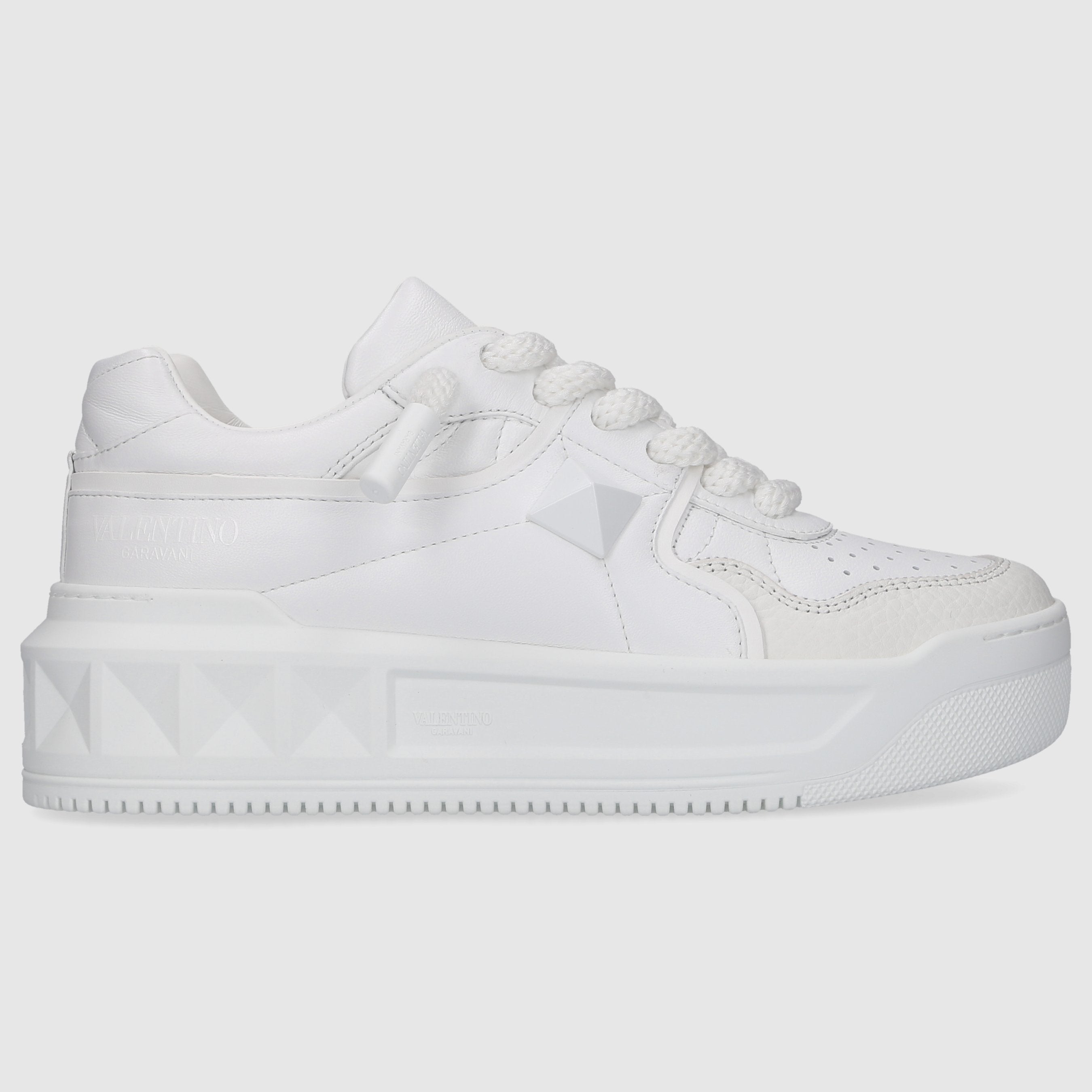 Valentino Garavani Damen Sneaker low One Stud XL Kalbsleder weiß