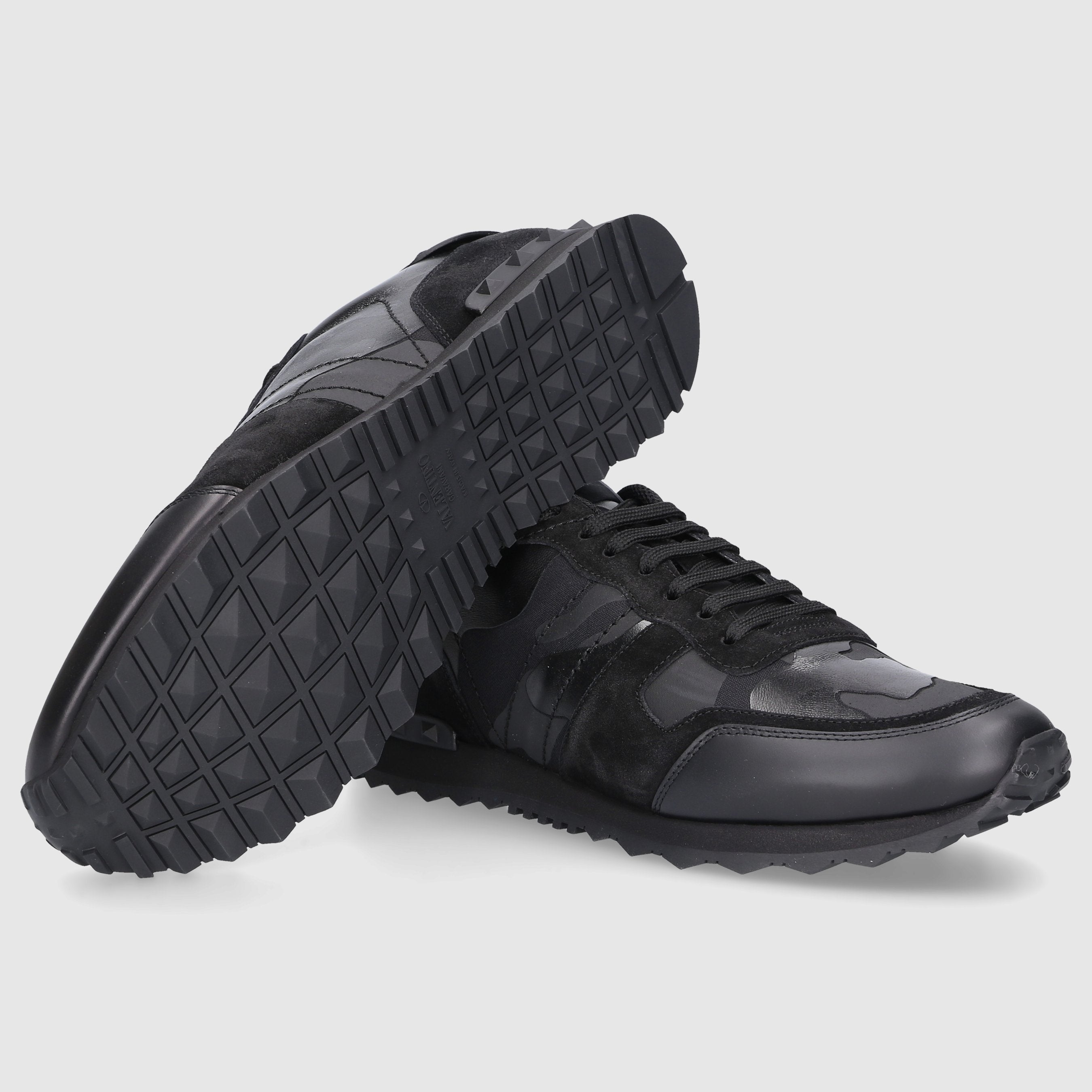 Valentino Garavani Herren Sneaker low ROCKSTUD Veloursleder