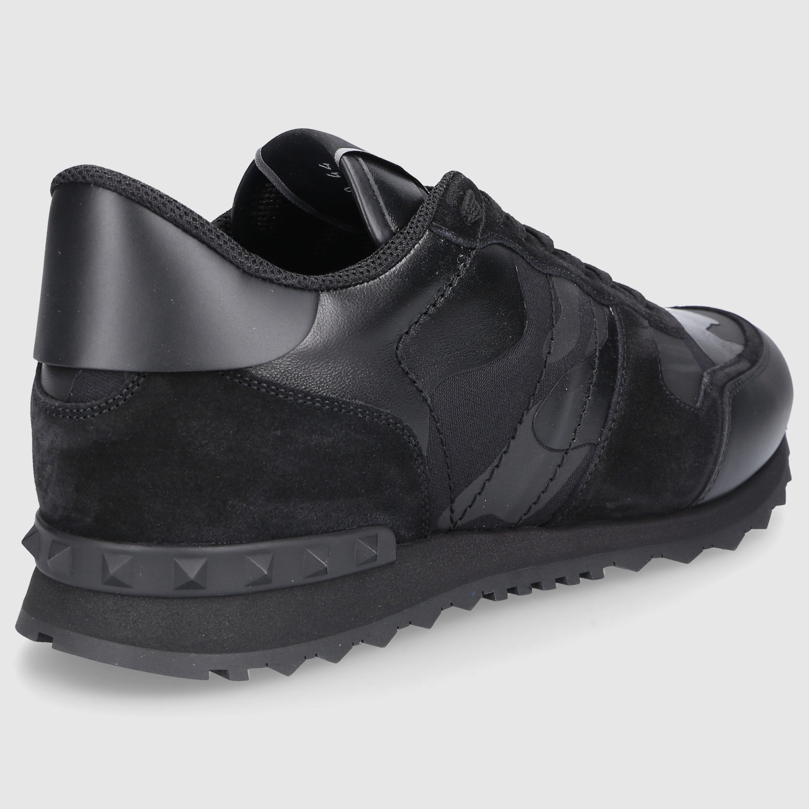 Valentino Garavani Herren Sneaker low ROCKSTUD Veloursleder